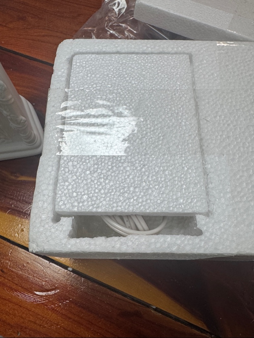 Department 56 White Porcelain Wedding silhouette Hand in Hand Decorative Light - Picture 3 of 4